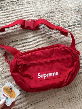 Supreme FW18 Nylon Waistbag - Red